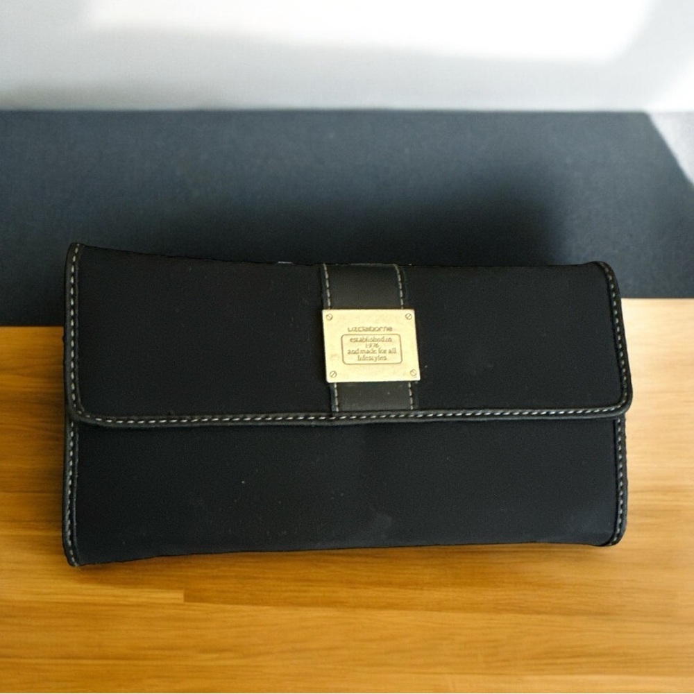 LIZ CLAIBORNE WALLET
